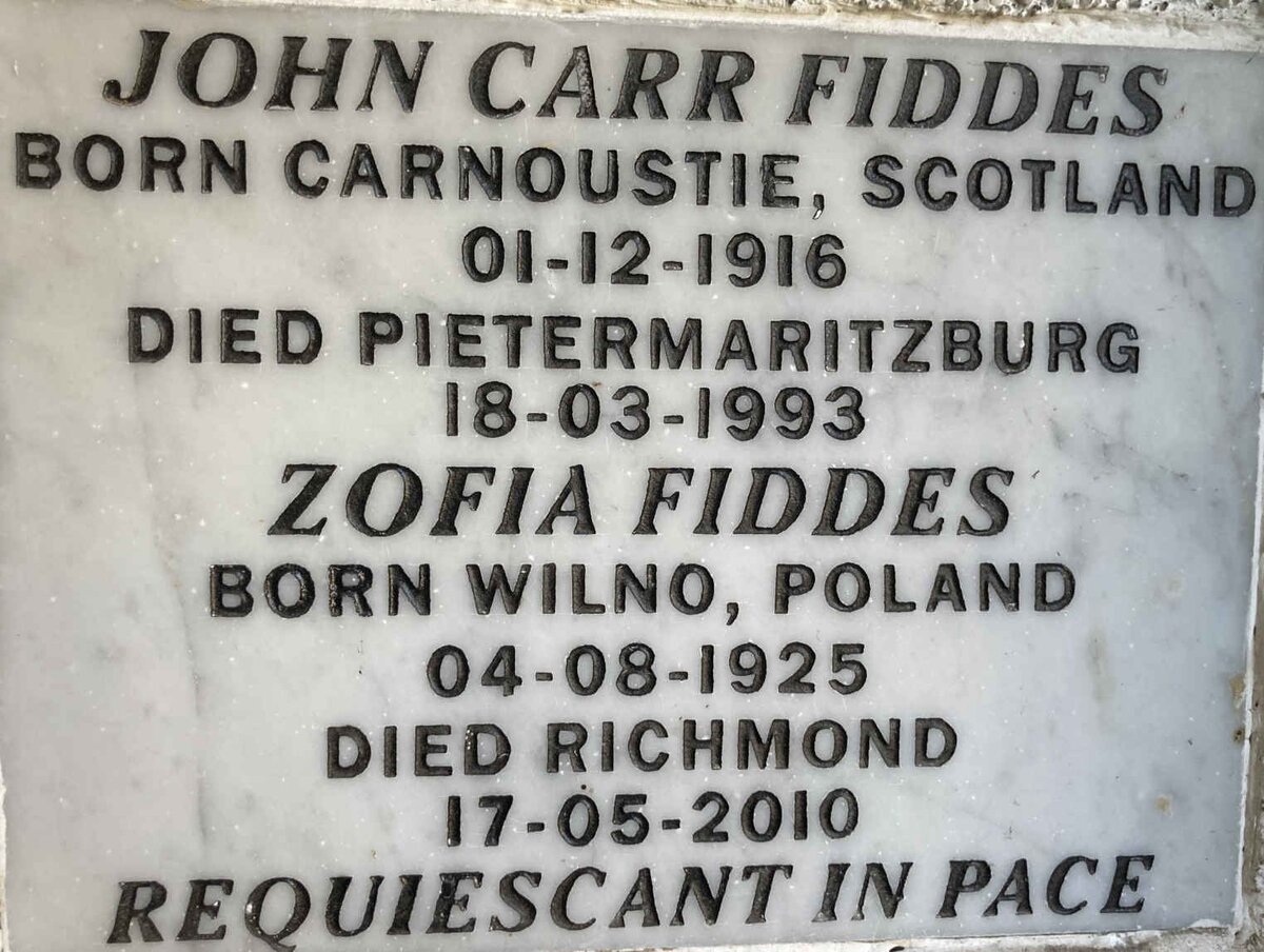 FIDDES John Carr 1916-1993 & Zofia 1925-2010