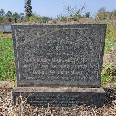 MUST Daniel Wilfred 1883-1947 &  Anna Maria Margareta 1981-1945