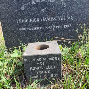 YOUNG Frederick James -1953 :: YOUNG Agnes Lulu 1893-1985