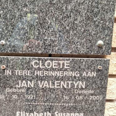 CLOETE Jan Valentyn 1921-2009 & Elizabeth Susanna 1920-2011