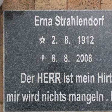 STRAHLENDORF Erna 1912-2008