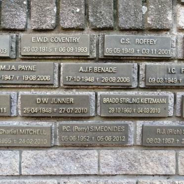 07. Plaques