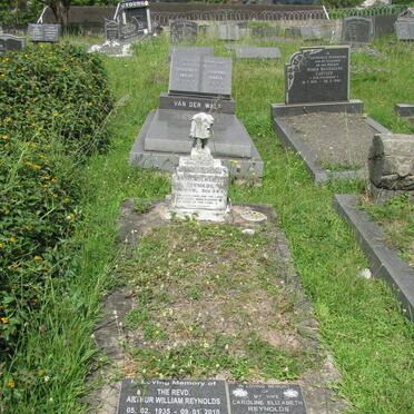 REYNOLDS Arthur William 1935-2010 :: REYNOLDS Caroline Elizabeth nee MOOGIE 1963-2002 :: REYNOLDS Andrew Charles 1961-1967