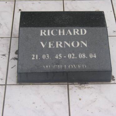 VERNON Richard 1945-2004