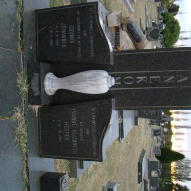 HANEKOM Eduard Johannes 1945-1982 &amp; Yvonne Elizabeth Hester 1947-