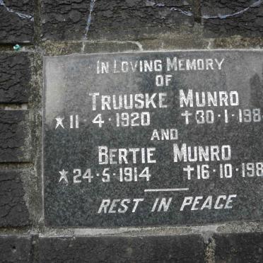 MUNRO Bertie 1914-1987 &amp; Truuske 1920-1984