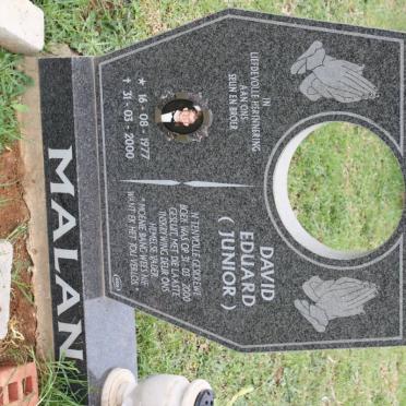 MALAN David Eduard 1977-2000