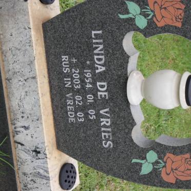 VRIES Linda, de 1954-2003