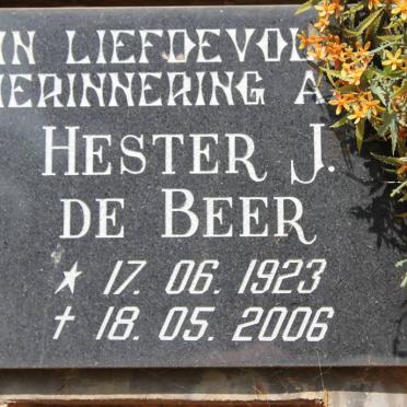 BEER Hester J. de 1923-2006