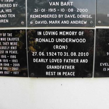 UNDERWOOD Ronald 1924-2010