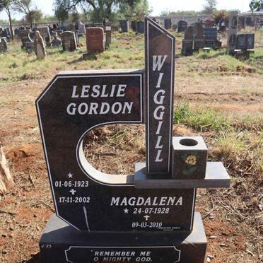 WIGGILL Leslie Gordon 1923-2002 & Magdalena 1928-2010
