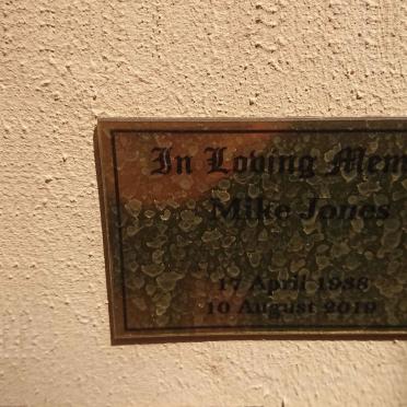 JONES Mike 1938-2019