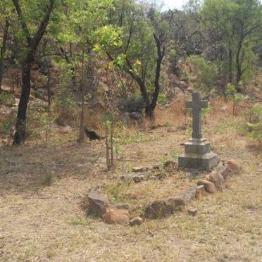 Limpopo, BELA BELA district, Mashuda Pass, Modderspruit 150 KR, single military grave