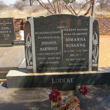 LUDEKE Johannes Marthinus &amp; Johanna Susanna 1915-1999