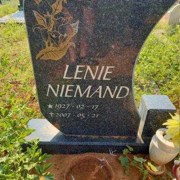 NIEMAND Lenie 1927-2007