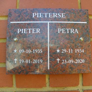PIETERSEN Pieter 1935-2019 &amp; Petra 1934-2020