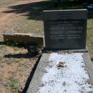NIEMANDT Andries D. 1845-1915 &amp; Susanna M.G.L. 1856-1933