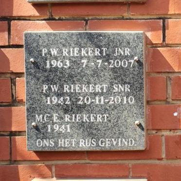 RIEKERT P.W. 1942-2010 &amp; M.C.E. 1941- :: RIEKERT P.W. 1963-2007