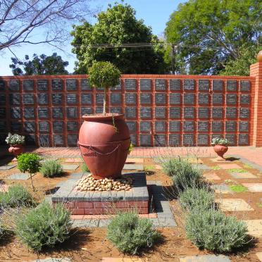 4. Gedenkmuur / Memorial Wall