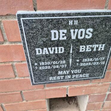 VOS David, de 1930-2020 & Beth 1938-2023