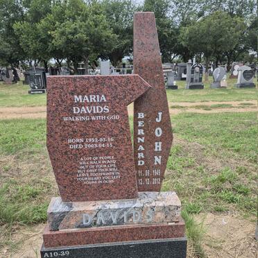 DAVIDS Bernard John 1949-2012 & Maria 1952-2003