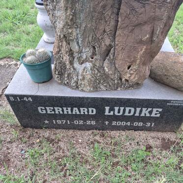 LUDIKE Gerhard 1971-2004