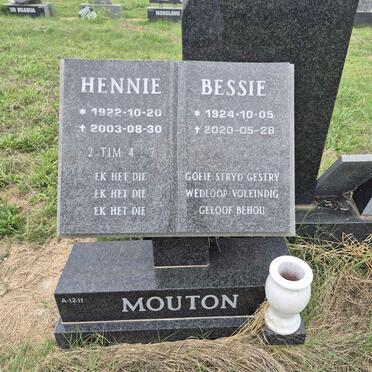 MOUTON Hennie 1922-2003 & Bessie 1924-2020