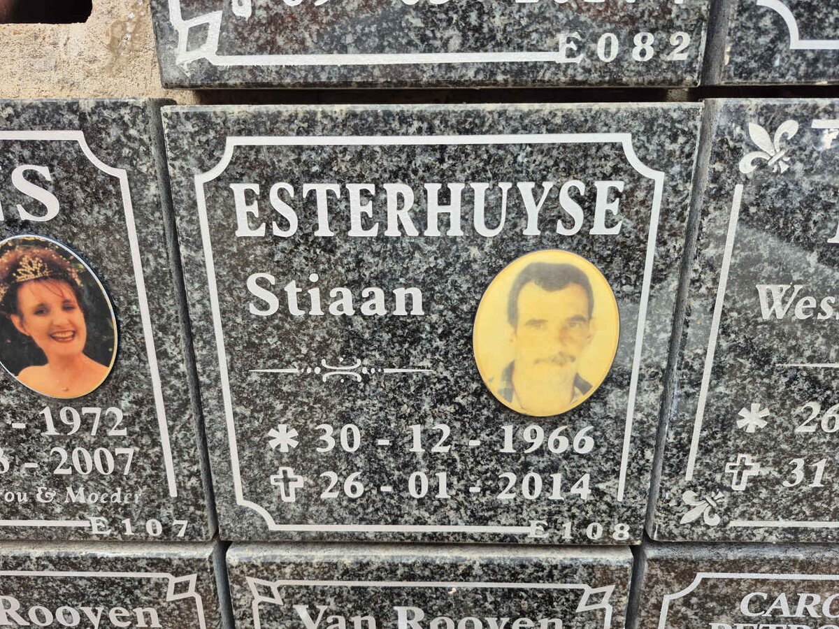 ESTERHUYSE Stiaan 1966-2014