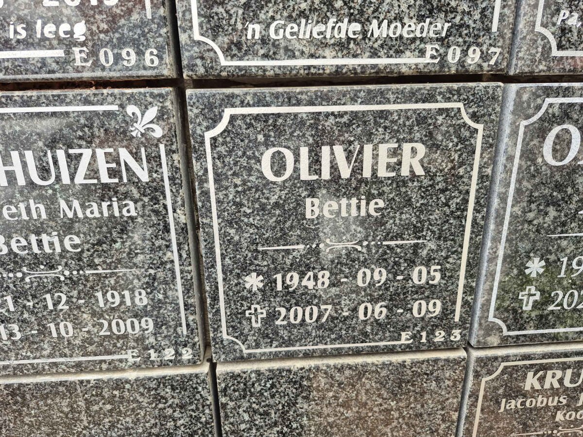 OLIVIER Bettie 1948-2007