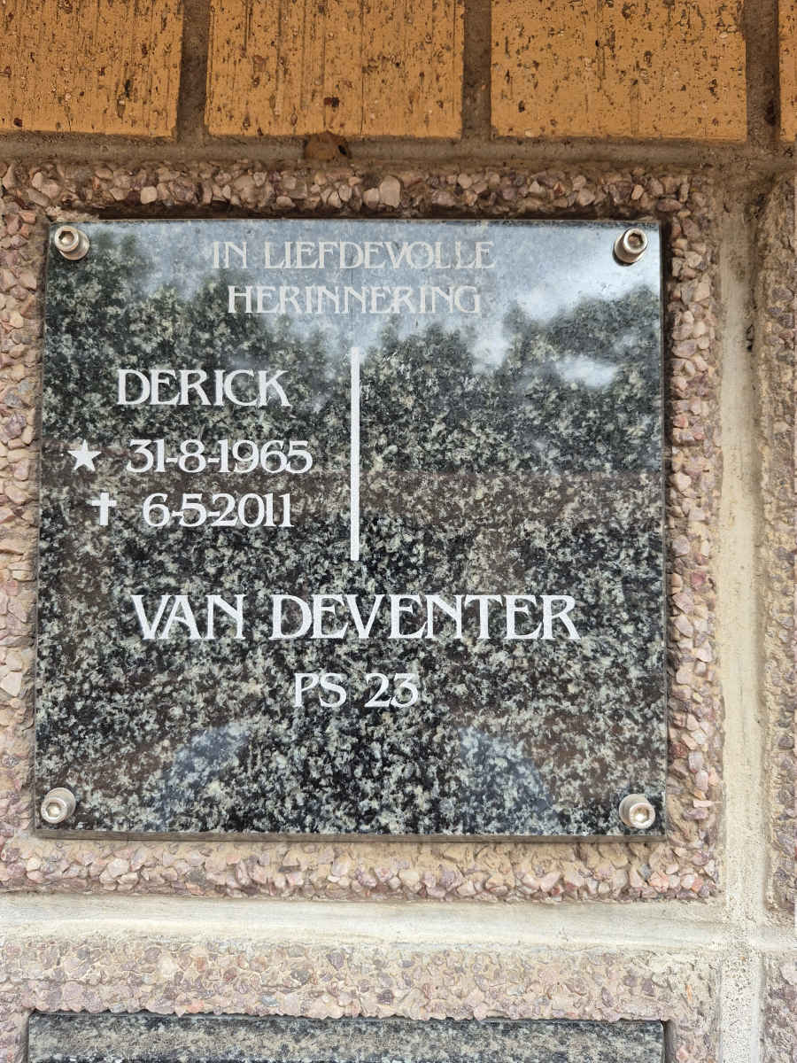DEVENTER Derick, van 1965-2011