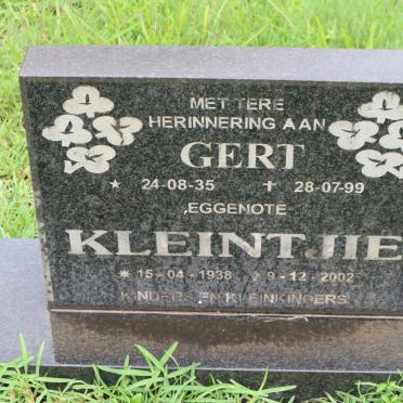 ROOS Gert 1935-1999 &amp; Kleintjie 1938-2002