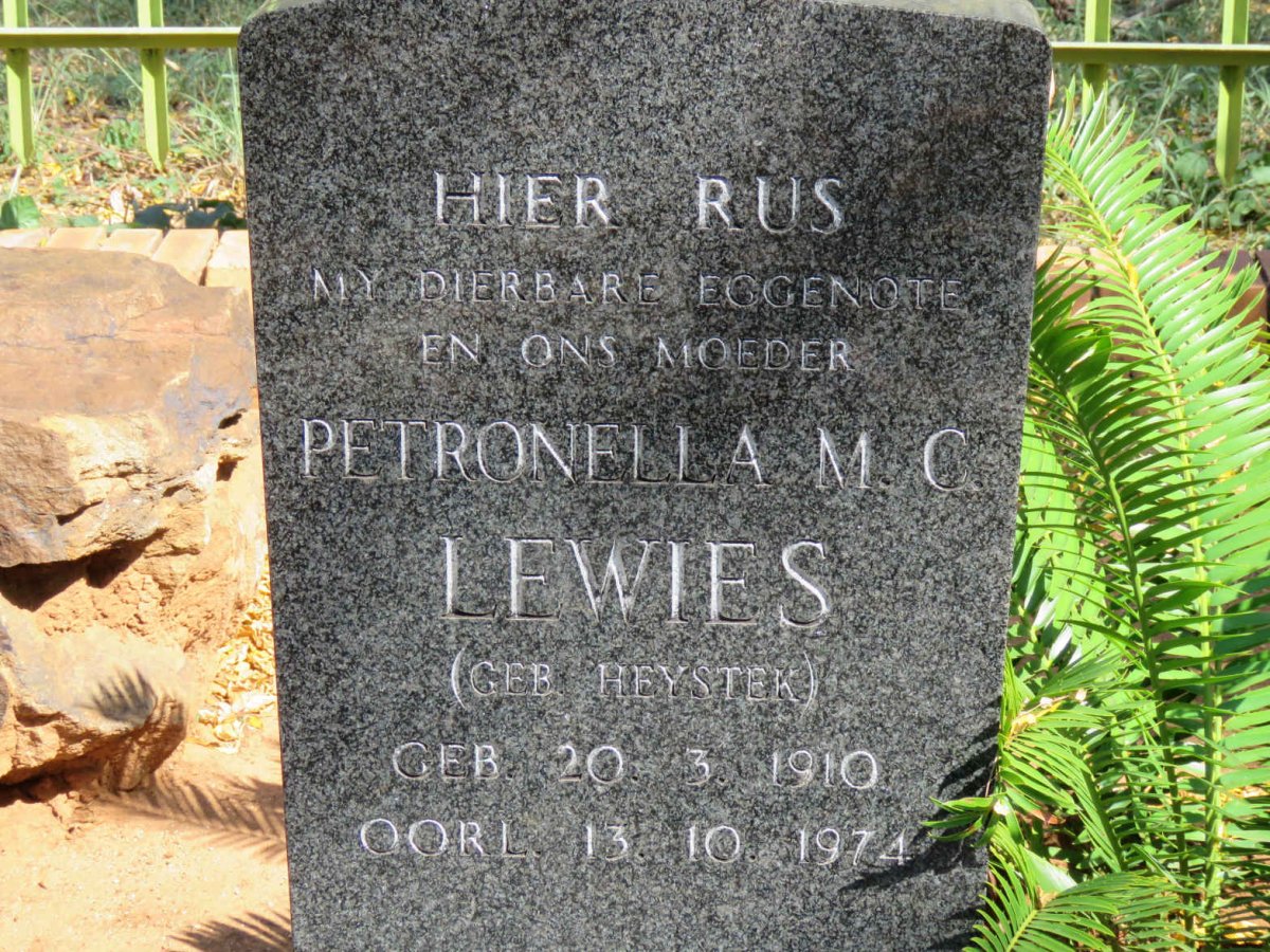 LEWIES Petronella M.C. nee HEYSTEK 1910-1974