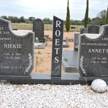 ROETS Niekie 1951-2002 &amp; Annette 1952-2003