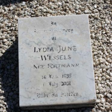 WESSELS Lydia June nee FORTMANN 1935-2001