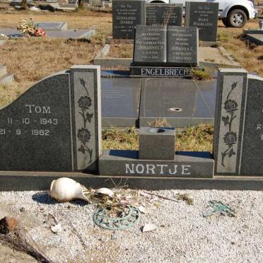 NORTJE Tom 1943-1982 &amp; Tina 1949-