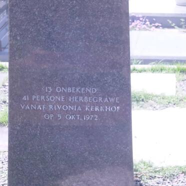 02 . Overview / Oorsig - herbegrawe vanaf Rivonia kerkhof