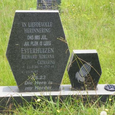 ESTERHUIZEN Richard 1936-2007 &amp; Adriana Catharina 1941-