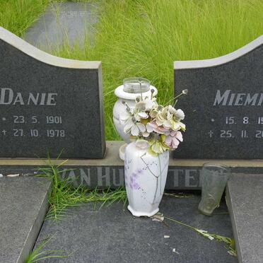 HUYSSTEEN Danie, van 1901-1978 &amp; Miemie 1914-2006