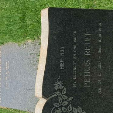 RETIEF Petrus 1892-1968 &amp; Dovina Johanna Jacoba 1904-1992