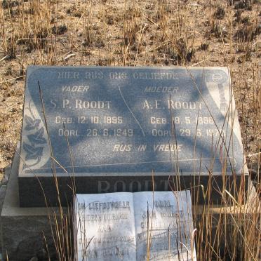 ROODT S.P. 1895-1949 &amp; A.E. 1898-1970