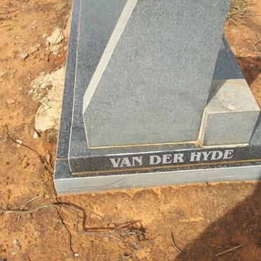 HYDE Tjaart, van der 1982-1982