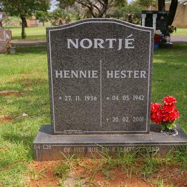 NORTJÉ Hennie 1936- &amp; Hester 1942-2001