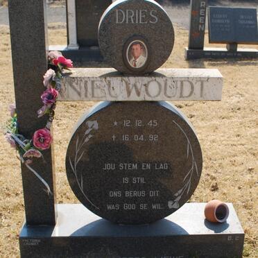 NIEUWOUDT Dries 1945-1992