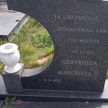 ? Andries Johannes 1927-1985 &amp; Gertruida Magrieta 1927-