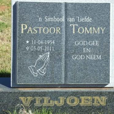 VILJOEN Tommy 1954-2011