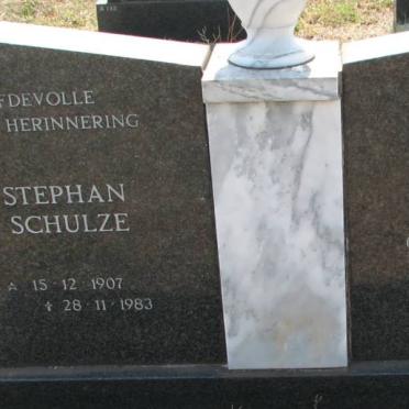 SCHULZE Stephan 1907-1983 &amp; Zacharyda Petronella SCHOEMAN 1914-1992