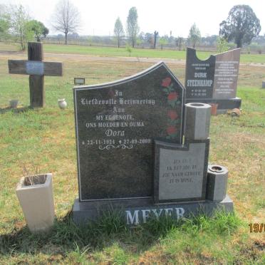 MEYER Dora 1924-2009