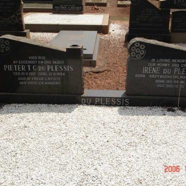 PLESSIS Pieter T.C., du 1910–1974 & Irene nee KRZYWICKA 1915–1990 #1