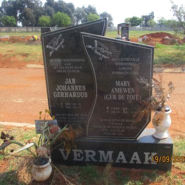 VERMAAK Jan Johannes Gerhardus 1942-2014 &amp; Mary Aniewen DU TOIT 1948-2018