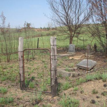 Mpumalanga, NELSPRUIT district, Schoemanskloof, Bambi 146 JT, farm cemetery